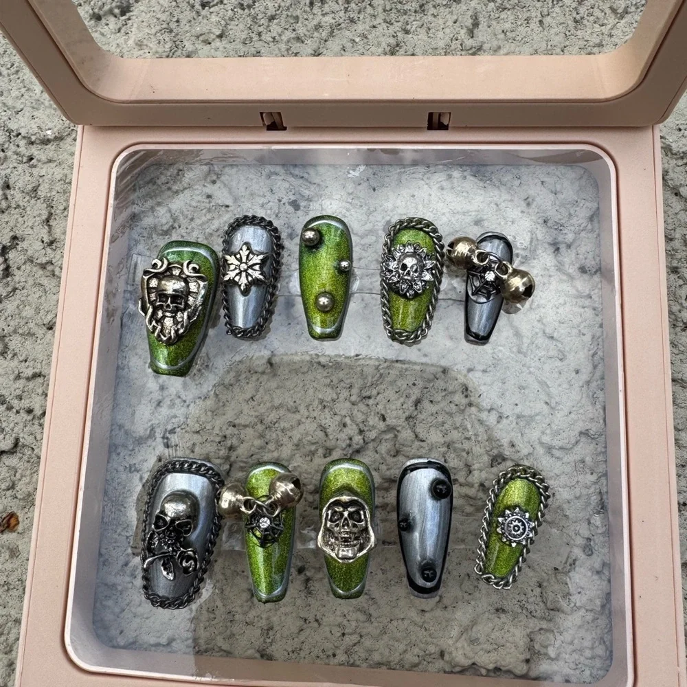 Green and Silver Nail Art Set - Picture 3 of 3